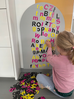 Magnetická tabuľa ARC rôzne farby 60 × 100 cm nástenná dekorácia